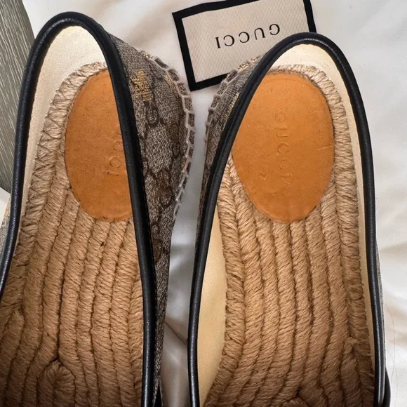 Gucci BEE Espadrilles with Gold Bee Pattern - Picture 6 of 9